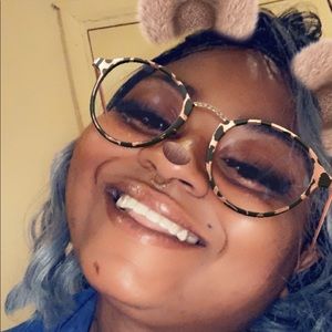 Meet your Posher, Alisa